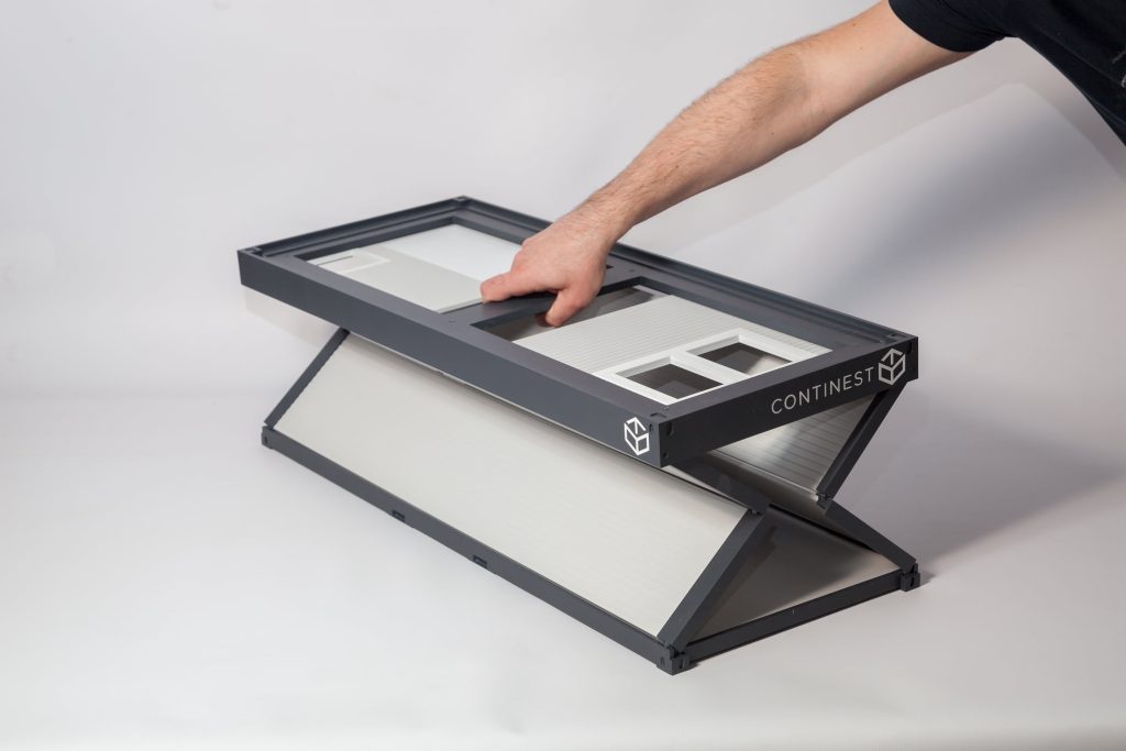 An expert showing how to best use a Continest Foldable Containers